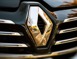 Renault готовит новую модель. Ее мировая премьера состоится в России
