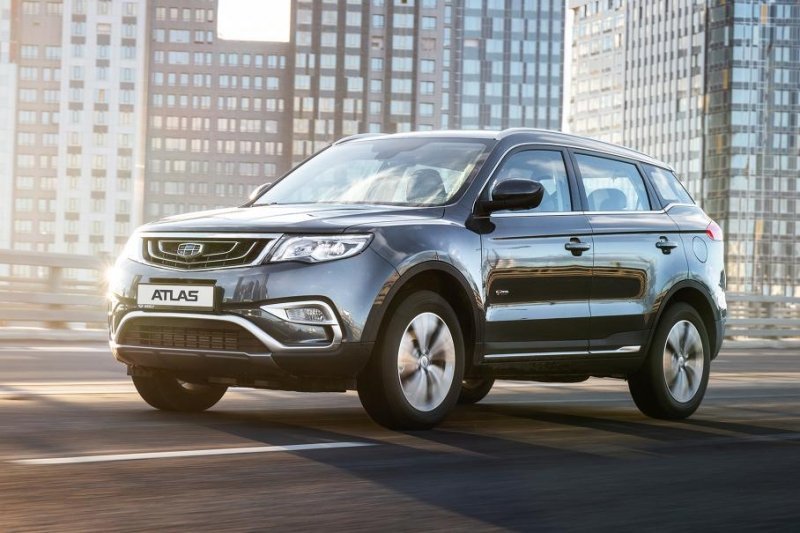 Российский Geely Atlas оставили без турбомотора