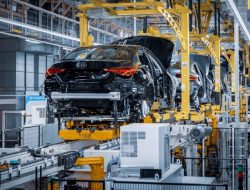 Сотрудники Mercedes-Benz получат премию в полмиллиона рублей