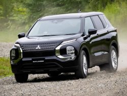 Спрос на гибридный Mitsubishi Outlander нового поколения бьет рекорды