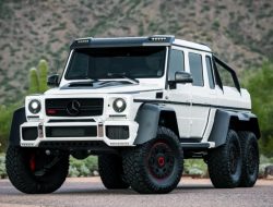 Трехосный Mercedes-Benz G 63 AMG от Brabus продают за 81 миллион рублей