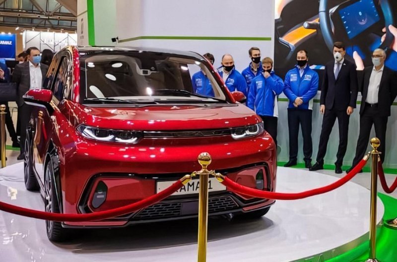 Уникальный гиперкар Bugatti, четырёхмоторный Cybertruck и «внедорожный» Hyundai Tucson: главное за неделю
