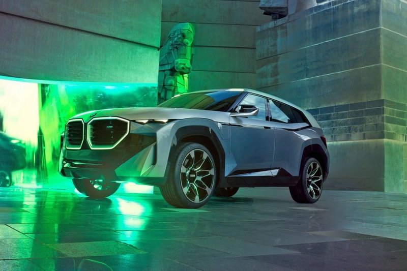 В BMW объяснили, почему назвали новый большой кроссовер XM, а не X8