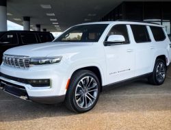 В Москве продают Jeep Grand Wagoneer вдвое дороже максимальной стоимости в США