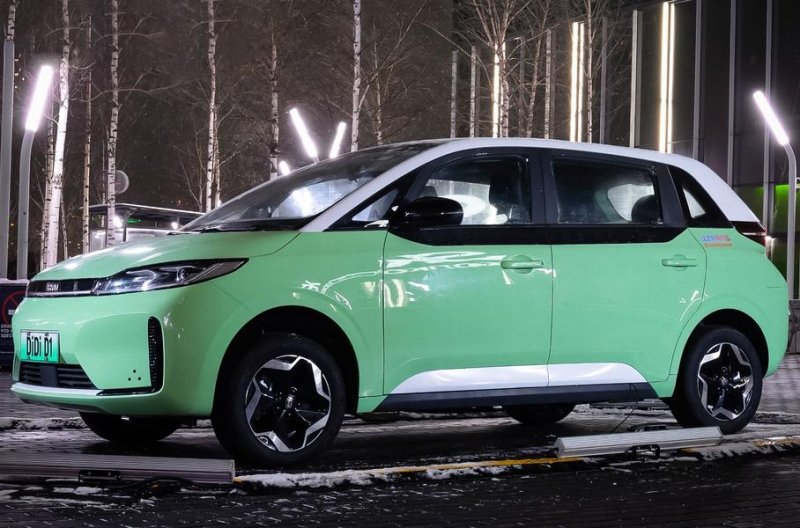 В России показали электрическое такси BYD D1