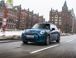 В Россию привезут очень дорогой Mini Cooper SE