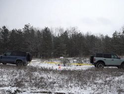 Видео: Ford Bronco и новый Defender сразились в перетягивании каната