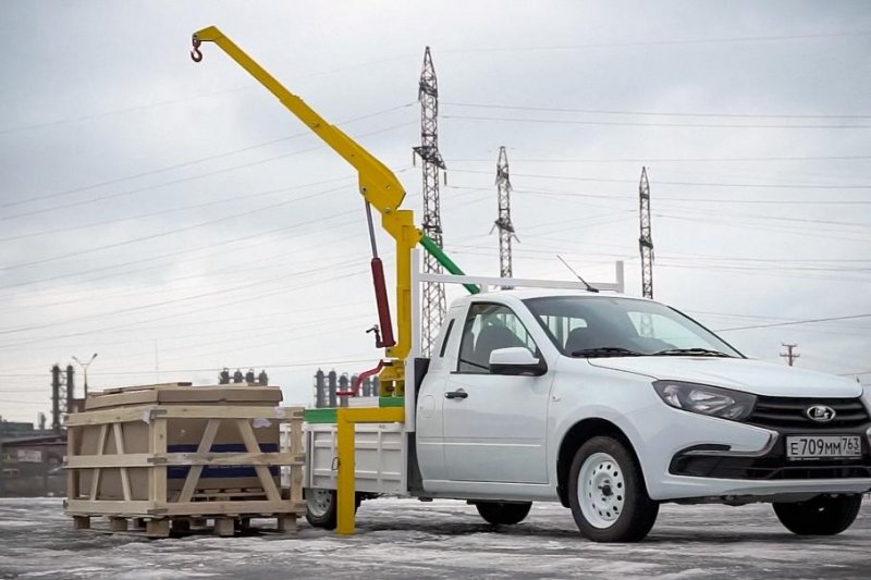 Видео: посмотрите на грузовую Lada Granta с краном
