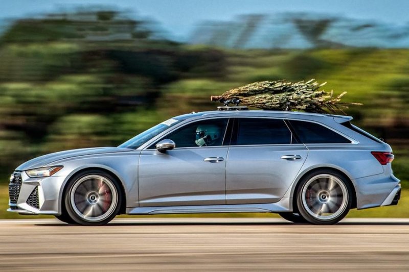 Видео: рождественскую ель прокатили на крыше 800-сильного Audi RS6 Avant