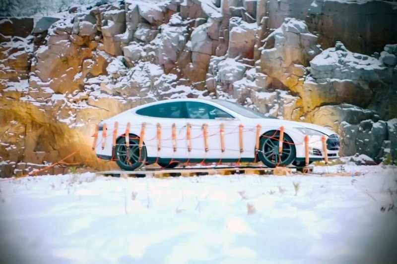 Видео: Tesla Model S с манекеном Илона Маска уничтожили с помощью взрывчатки