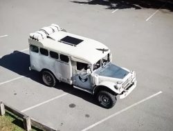 Военный грузовик Dodge превратили во внедорожный дом на колесах