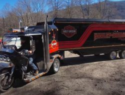 Вот так выглядит помесь мотоцикла Harley-Davidson, трицикла, тягача и дома на колесах