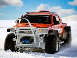 Вот так выглядит Toyota, доехавшая до Южного полюса за 40 часов. Это рекорд!