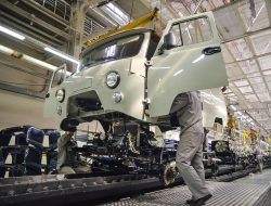 Зачем умирающий УАЗ примеривает экзоскелеты