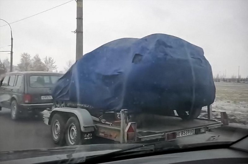 Загадочную модель АвтоВАЗа засняли на автовозе в Тольятти