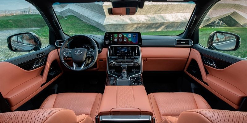 
            Два по триста. Тест-драйв нового Lexus LX
        