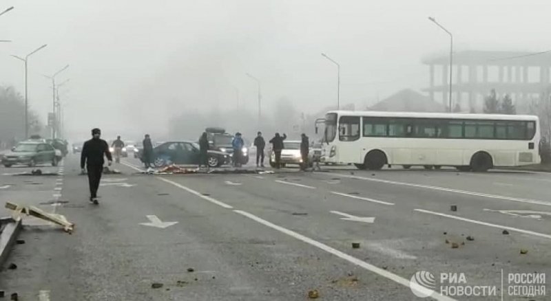 
            В Казахстане в ходе уличных протестов сожгли более 120 машин (фото)
        