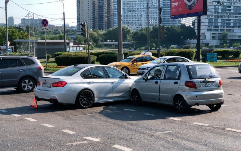 
            Автоподставы на дороге. 9 ситуаций, в которые легко попасть каждому
        