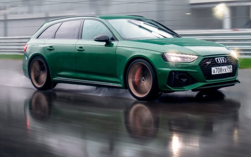 
            Фейерверки на будущее. Тест-драйв новых Audi RS 4 и RS 5
        