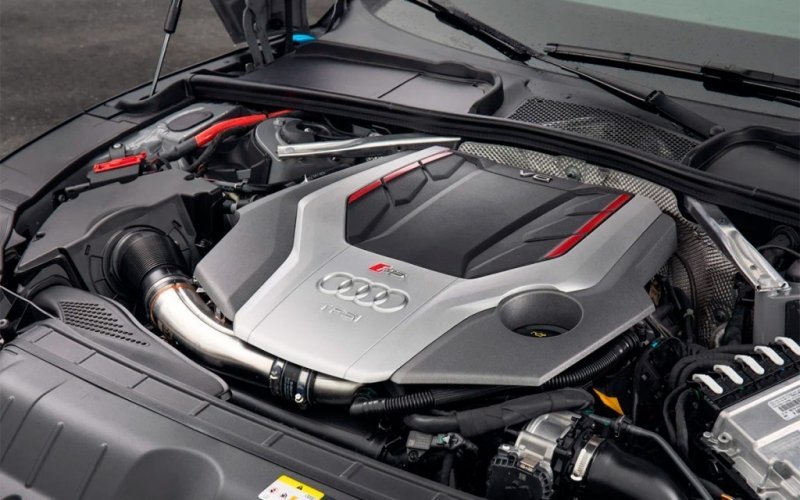 
            Фейерверки на будущее. Тест-драйв новых Audi RS 4 и RS 5
        