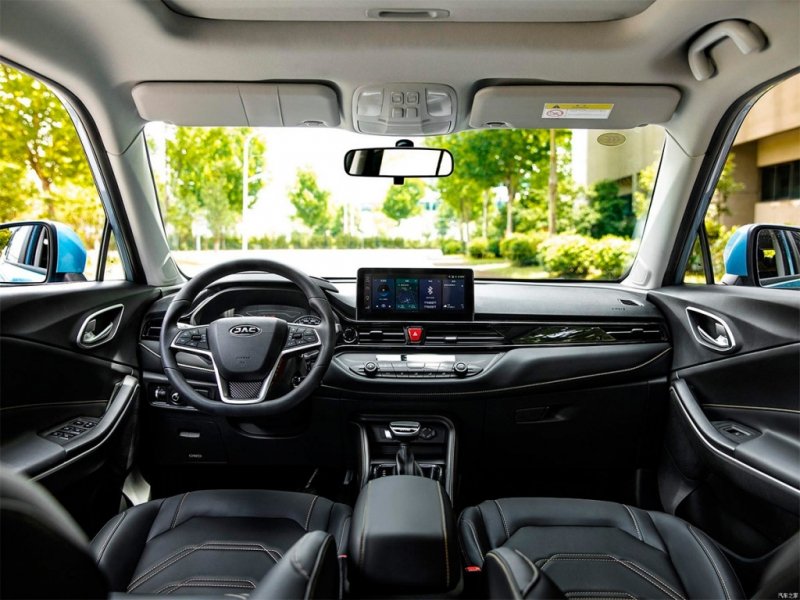
            В Россию привезут новый китайский кроссовер JAC S4. Первые подробности
        