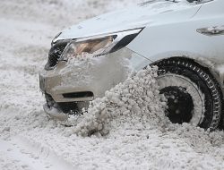 В ГИБДД составили инструкцию для водителей о том, как выбраться из заноса