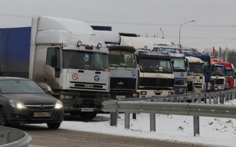 
            Движение по трассе М-5 перекрыли из-за метели
        