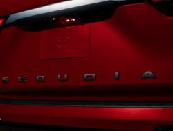 Toyota назвала дату премьеры нового внедорожника