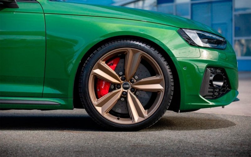 
            Фейерверки на будущее. Тест-драйв новых Audi RS 4 и RS 5
        