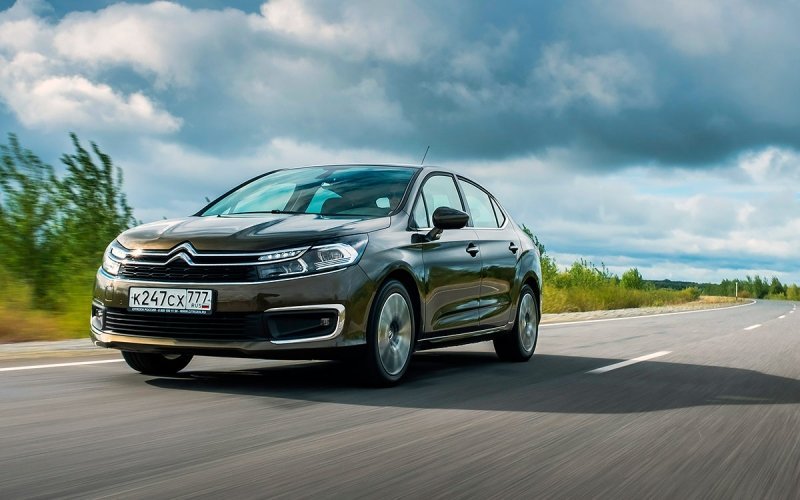 
            Седаны Citroen C4 и Peugeot 408 остались без дизельных моторов в России
        
