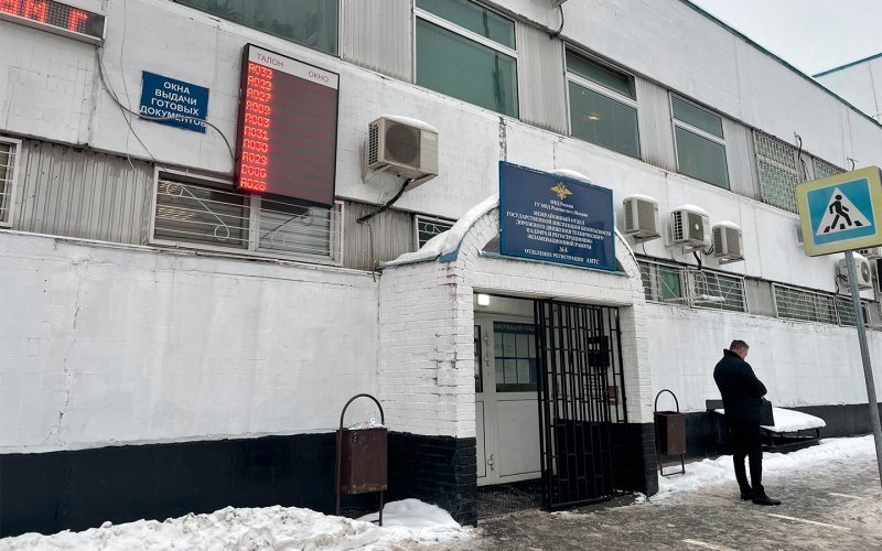 
            Водителей разворачивают без техосмотра: что происходит в ГАИ (репортаж)
        