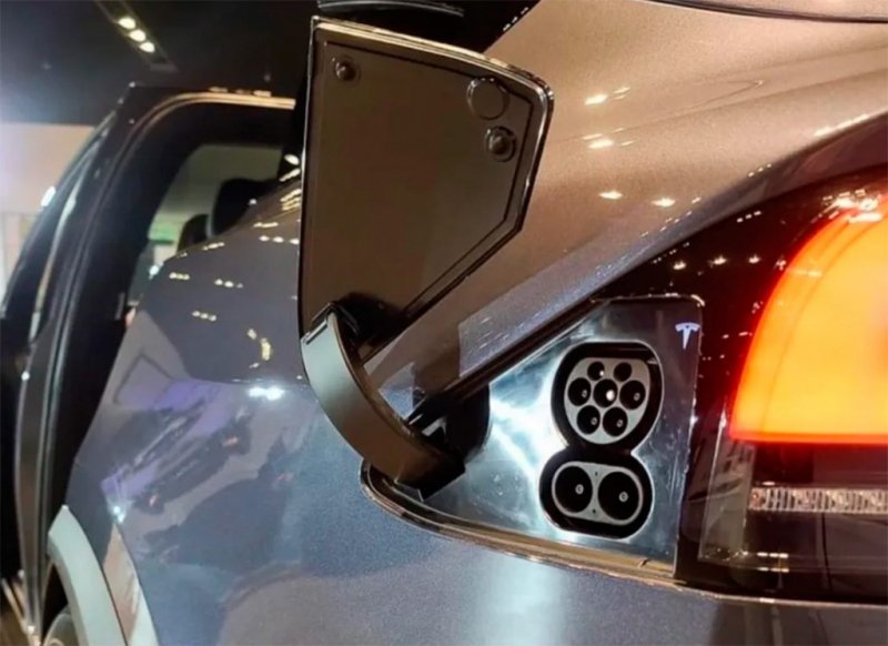 
            Tesla представила обновленный лифтбек Model S
        