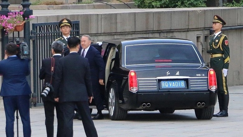 
            От «Нивы» до «Майбаха». На каких автомобилях ездил Нурсултан Назарбаев
        