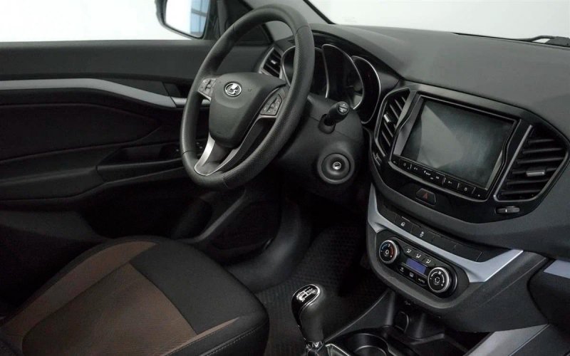 
            Салон Lada Vesta остался без отделки искусственной кожей
        