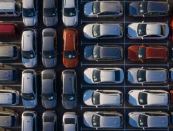 АвтоВАЗ приостановит производство Lada Granta. Неделя начнется с простоя