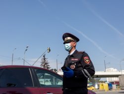Штраф ₽500 тыс. и арест до 2 лет. ГИБДД рассказала о наказании за взятку