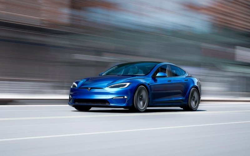 
            Владельцы Tesla пожаловались Маску на сложности с электрокарами в России
        