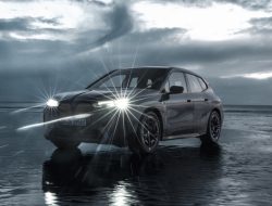 BMW показала 619-сильный кроссовер iX M60. Его привезут в Россию