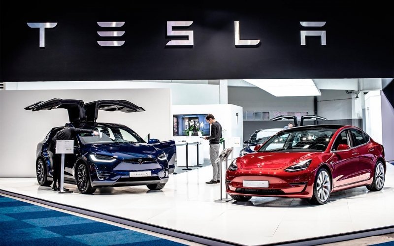 
            Tesla продавала машины за криптовалюту. А в России так можно?
        