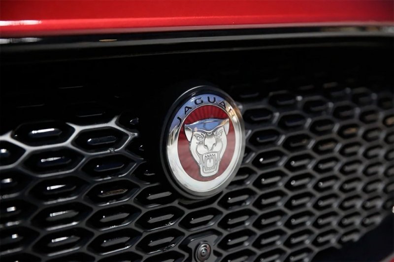
            Смена привычек. Зимний тест электрического Jaguar i-Pace
        