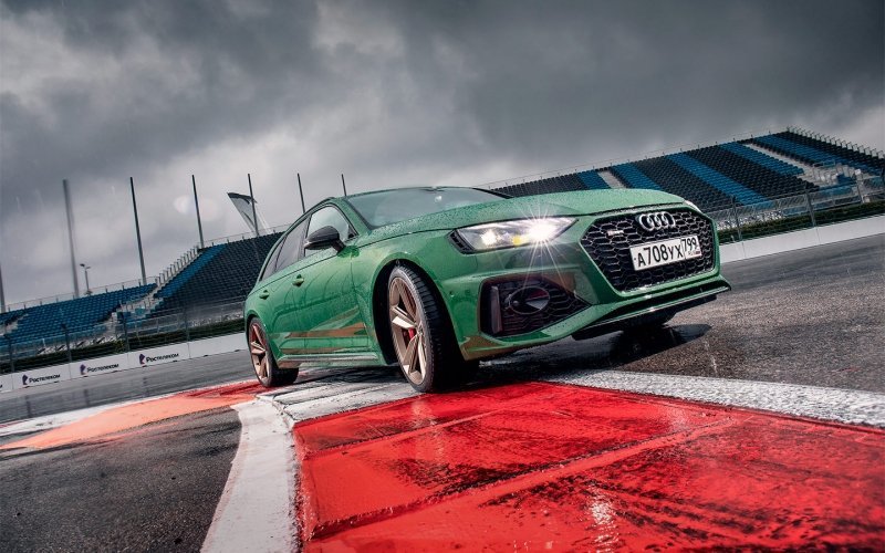
            Фейерверки на будущее. Тест-драйв новых Audi RS 4 и RS 5
        
