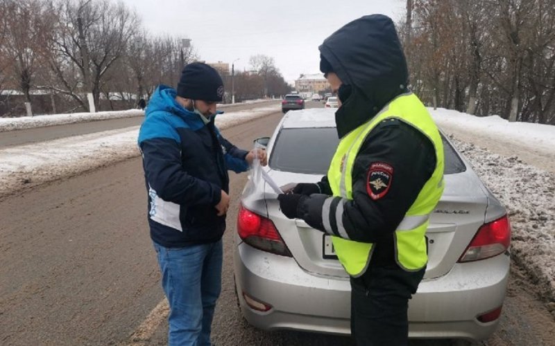 
            В ходе рейда ГИБДД у таксистов арестовали автомобили
        