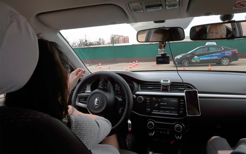 
            Разворот в ограниченном пространстве: как сделать на автодроме и в городе
        