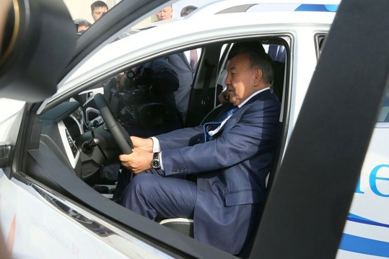 
            От «Нивы» до «Майбаха». На каких автомобилях ездил Нурсултан Назарбаев
        