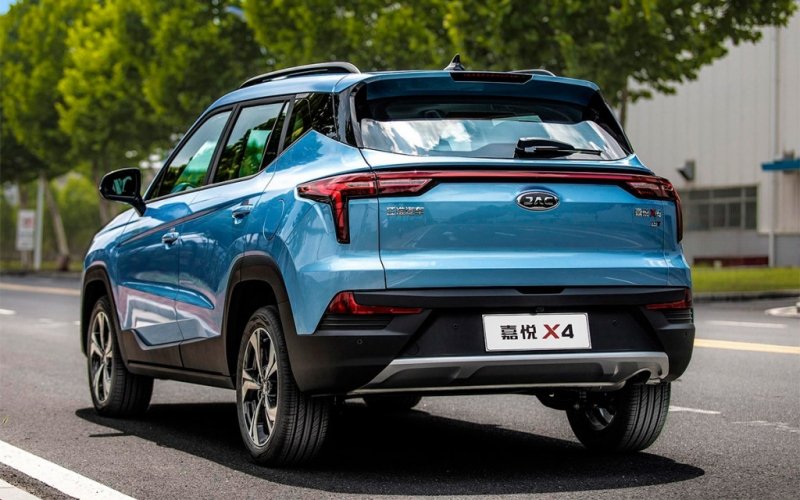
            В Россию привезут новый китайский кроссовер JAC S4. Первые подробности
        