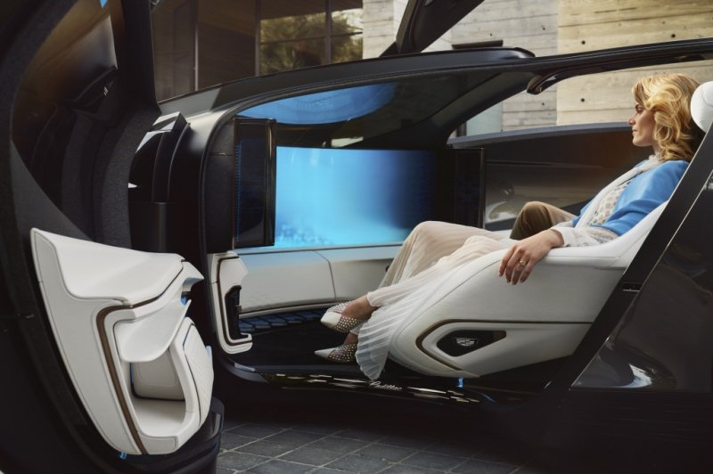 
            Cadillac представил автомобиль с экраном вместо ветрового стекла
        