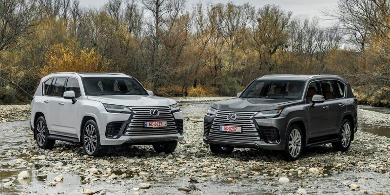 
            Два по триста. Тест-драйв нового Lexus LX
        