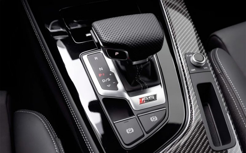 
            Фейерверки на будущее. Тест-драйв новых Audi RS 4 и RS 5
        