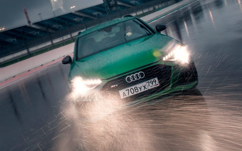 
            Фейерверки на будущее. Тест-драйв новых Audi RS 4 и RS 5
        
