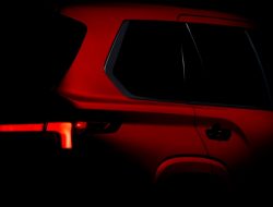 Toyota анонсировала новый внедорожник. Первое изображение